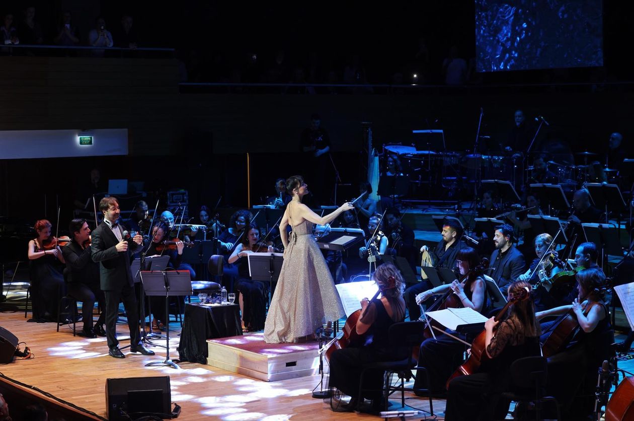 Şevval Sam'dan İzmir'e aşk ve müzik dolu bir gece