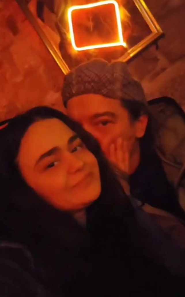 Gülüşler bulaşmış yüzlere, aşk yeni bir başlangıç