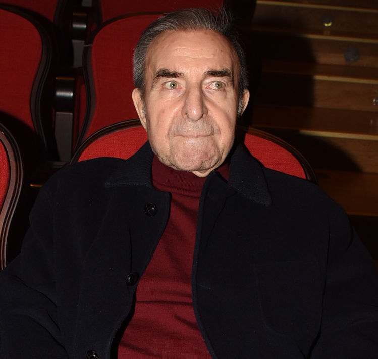 Gülüşler havada, Konken partisi neşesi!