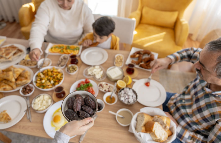Acele iftar, sindirime zarar verir; bilinçli beslenmek şart