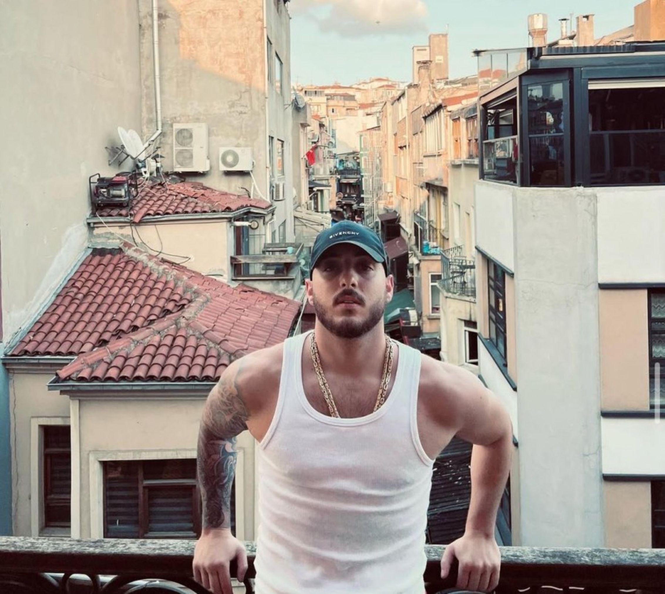 Samimi cevap, genç yetenekle gurur verici bir etkileşim