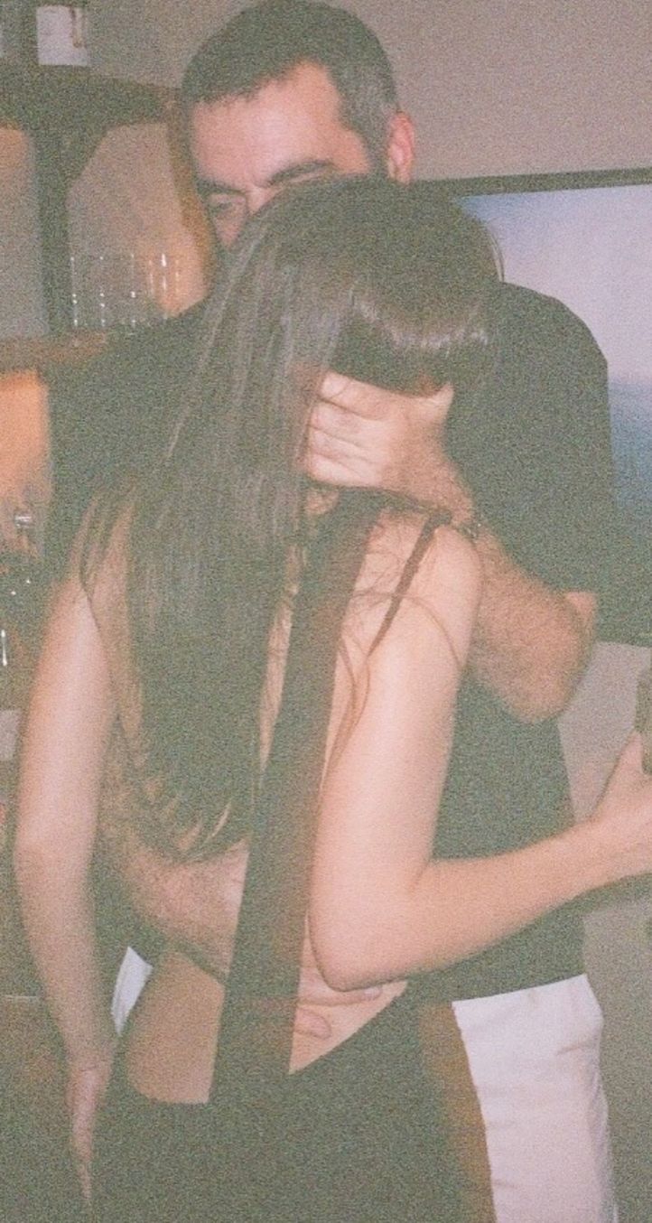 Gülüşler havada, aşk yeni bir başlangıç!