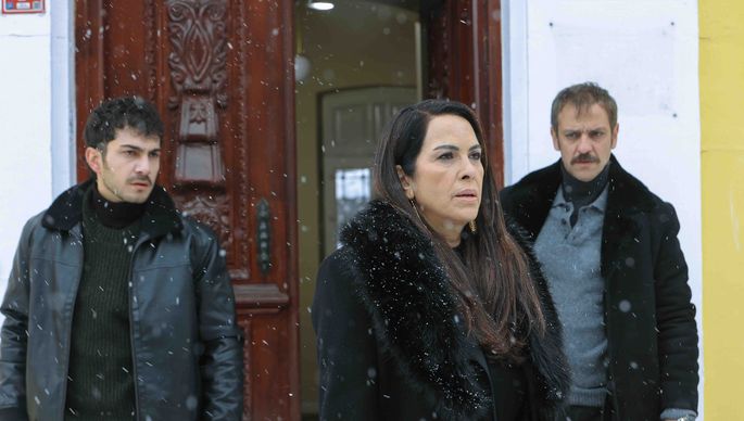 Aile sırları yüzeye çıkıyor, kimlikler sarsılıyor!