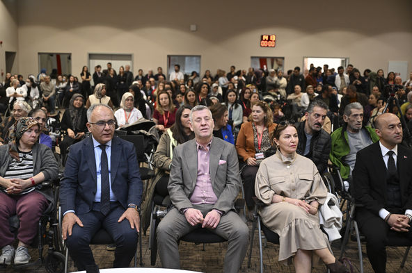 Umutla hayata tutunmak, dirençle yol almak