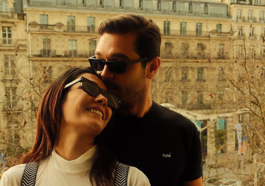 Aşkla dolu anlar, tatlı bir doğum günü kutlaması