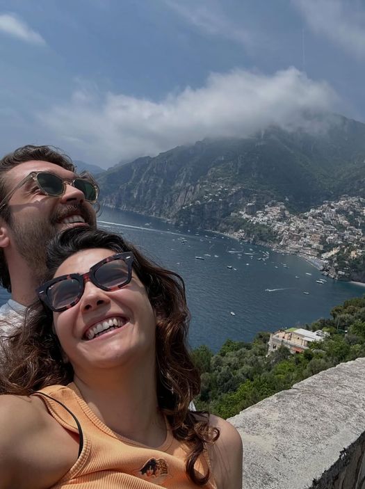 Aşkla süslü anılar, doğum günü kutlaması, mutluluk pozu