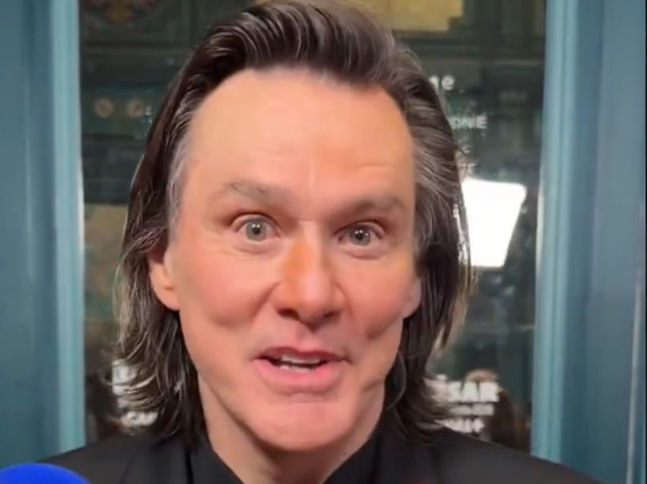 Yüz hatları değişti, ödül gölgede kaldı, Paris'te yankı uyandırdı