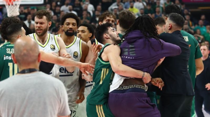 Gergin anlar, sert tepki, basketbol savaşı, rekabet ateşi