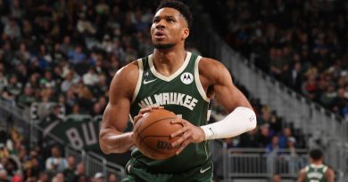Giannis kalıyor, Burs hayaliyle Milwaukee'de mutlu
