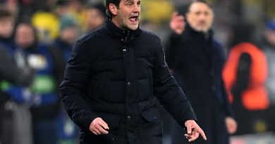 Sahada heyecan, tribünde coşku, umutla bekleyiş