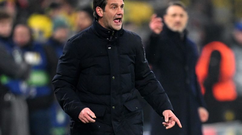 Sahada heyecan, tribünde coşku, umutla bekleyiş