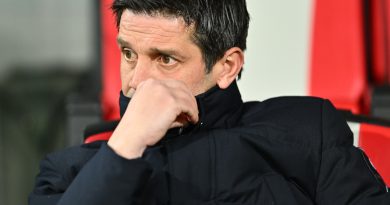 Kaleci Audero'ya havai fişek isabet etti, maç durdu