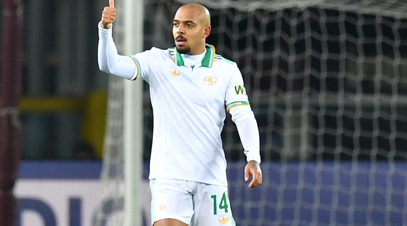 Sahada heyecan, tribünde coşku, skor bekleyişi!