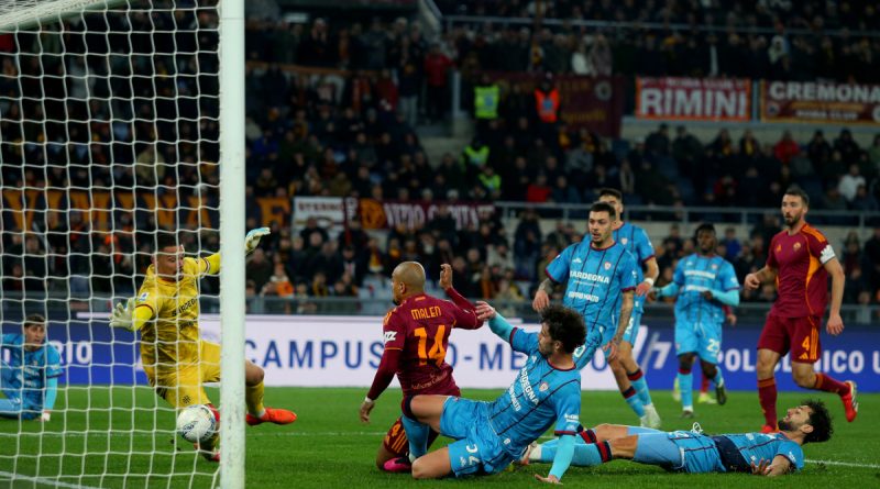 Roma'ya yeni geldi, sahayı ateşledi!