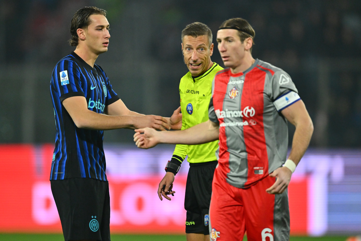 Kaleci kurtuldu, tribünler şokta, maç aksadı