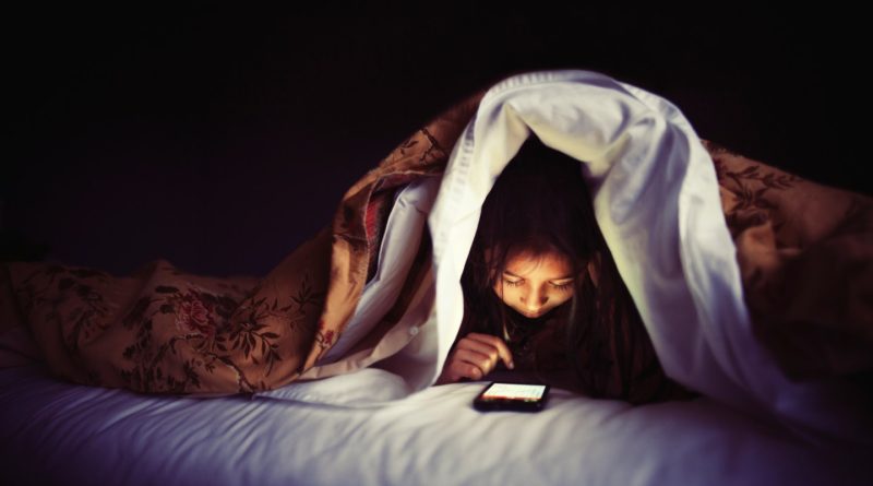 Ekranlar, uyku, çocuklar, bağımlılık, dikkat, telaş, uyku düzeni