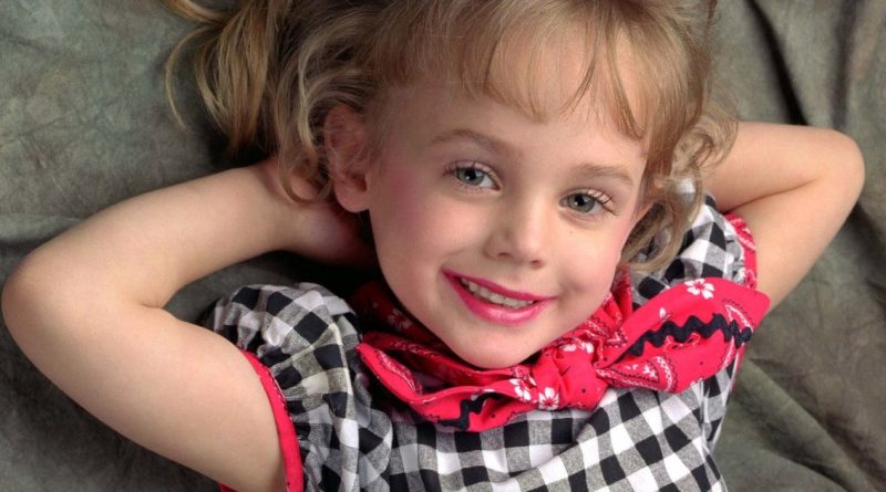 Ailesi hedefte, komplo teorileriyle vicdanı sızlatılıyor