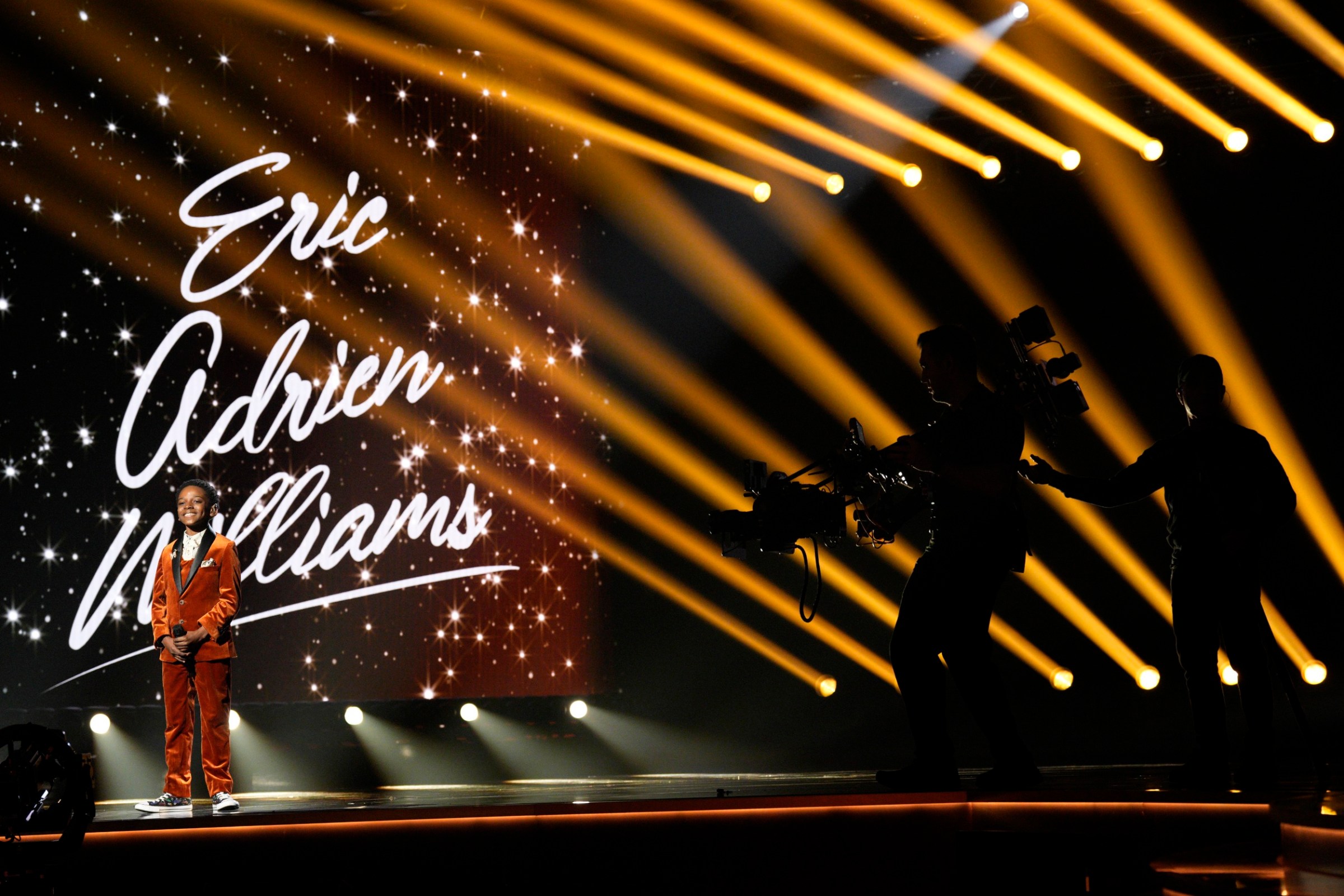 Yetenek parlıyor, heyecan dorukta, canlı yayın başlıyor!