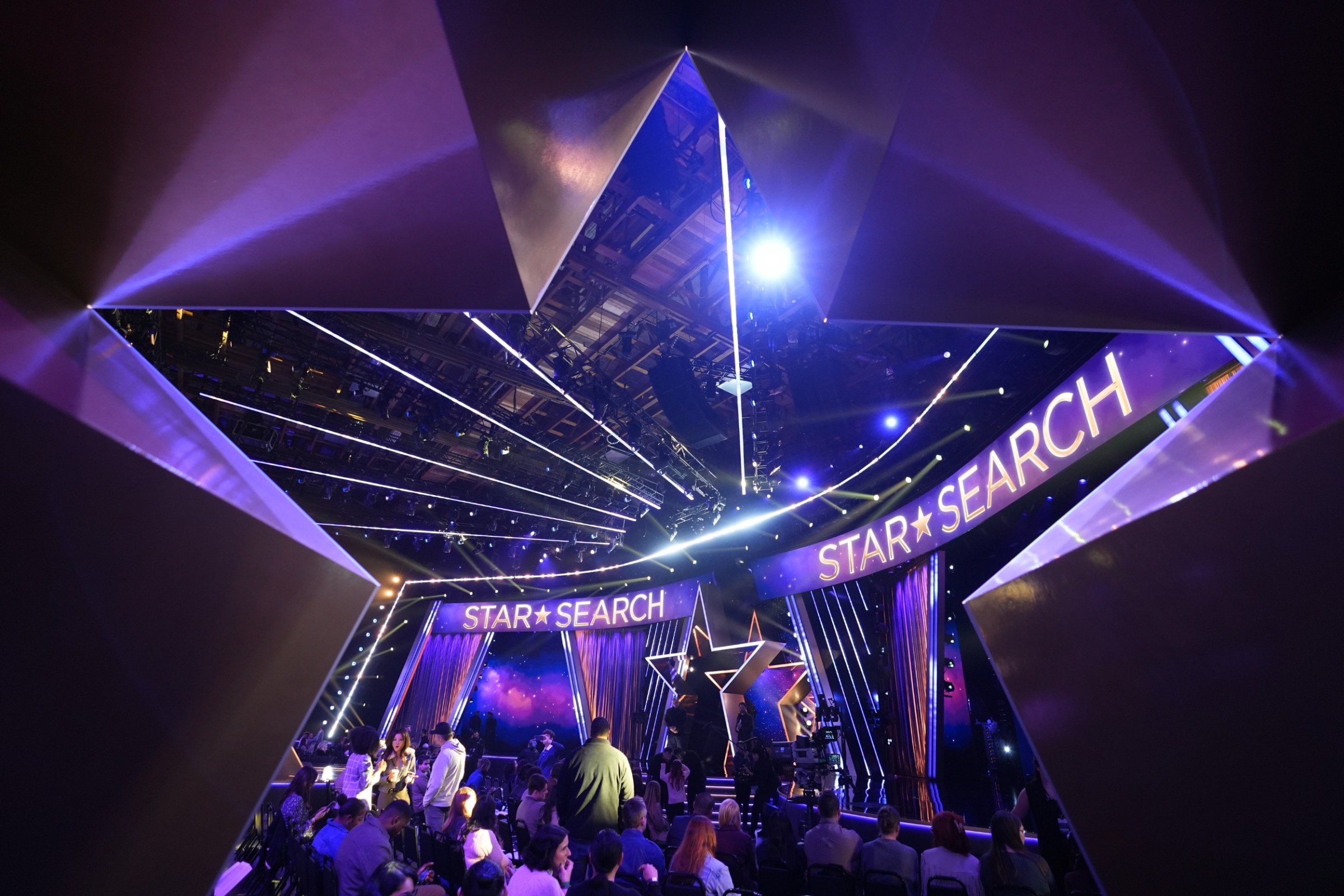 Yetenek parlıyor, heyecan dorukta, canlı yayın başlıyor!