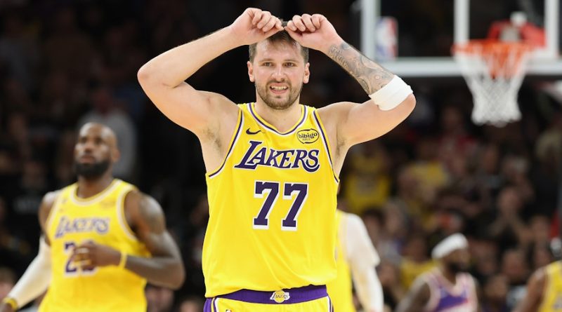 Royce O'Neale'den epik şut, Suns Lakers'ı devirdi!