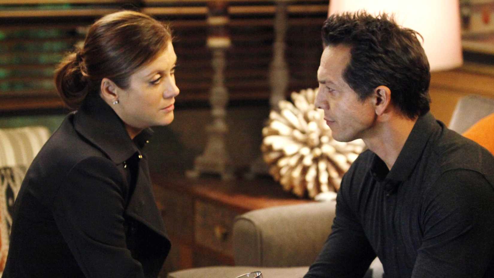 Aşk, ayrılık, umut ve belirsizlik iç içe