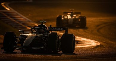 Yarış motorları, güç savaşı, inovasyon, rekabet, çözüm