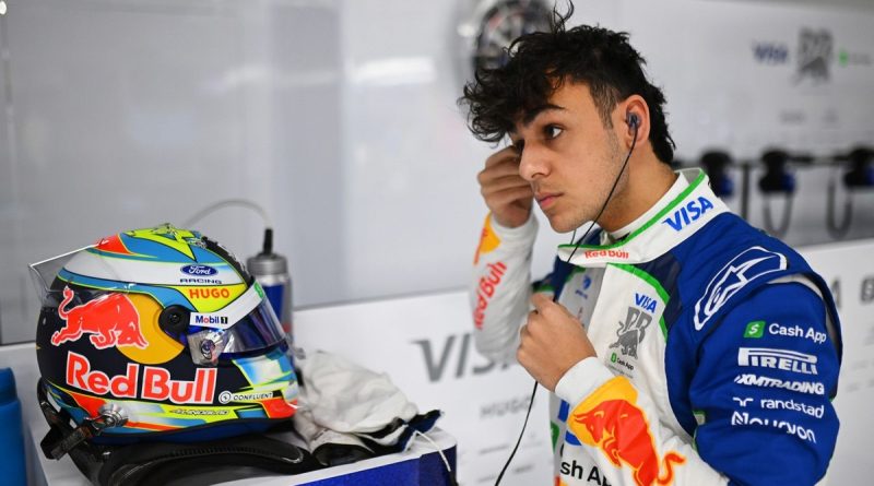 Genç pilot Lindblad, Racing Bulls'te Hadjar izleri taşıyor