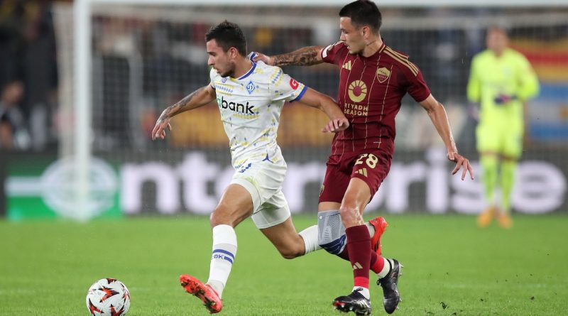 Sahada mutluluk arayan yetenekli bir futbolcu