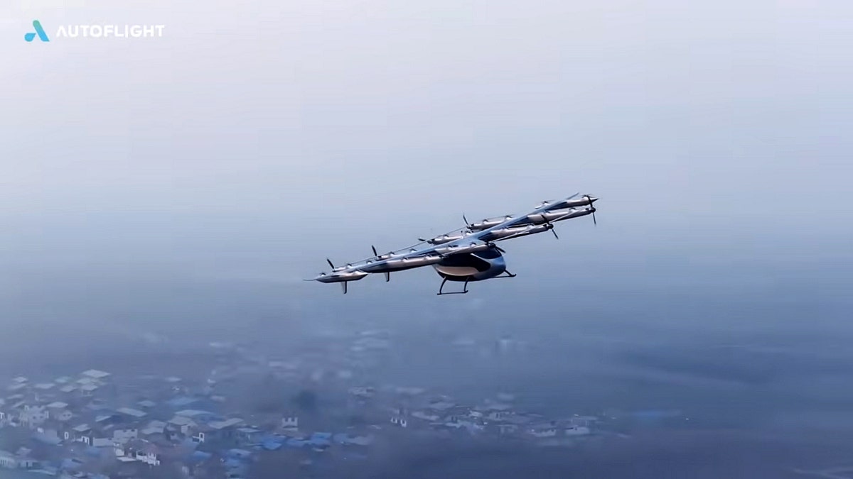 Gökyüzünde yeni bir çağ, Çin'den dev bir uçan araba