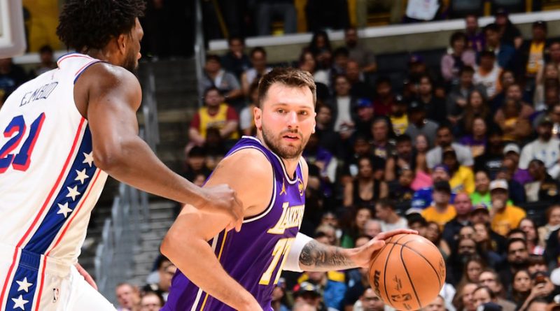 Yıldız düştü, Lakers yükseldi, mücadele bitmedi