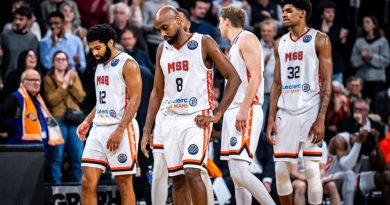 Johnny Berhanemeskel, basketbol arenasında parlıyor!