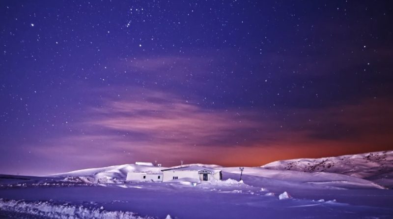 Gökyüzü dingin, yıldızlar fısıldıyor, anılar kalıcı