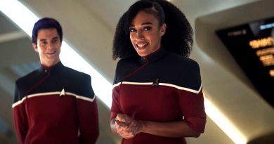 Çok yönlü oyuncu, uzayın derinliklerinde birden fazla yüz