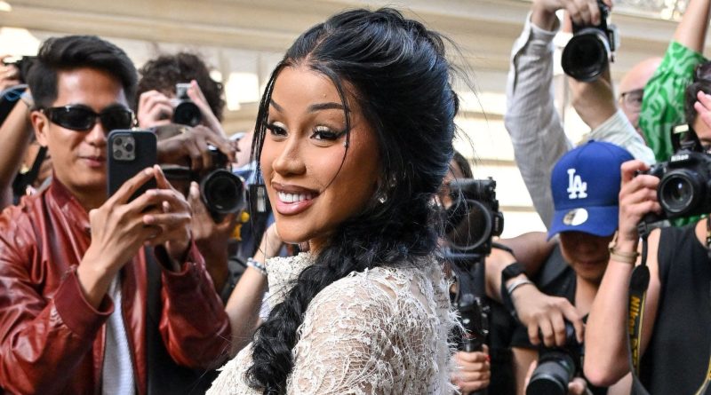 Sahnede sözler, tepkiler, gerilim, rapçi, tartışma, dikkat çekici