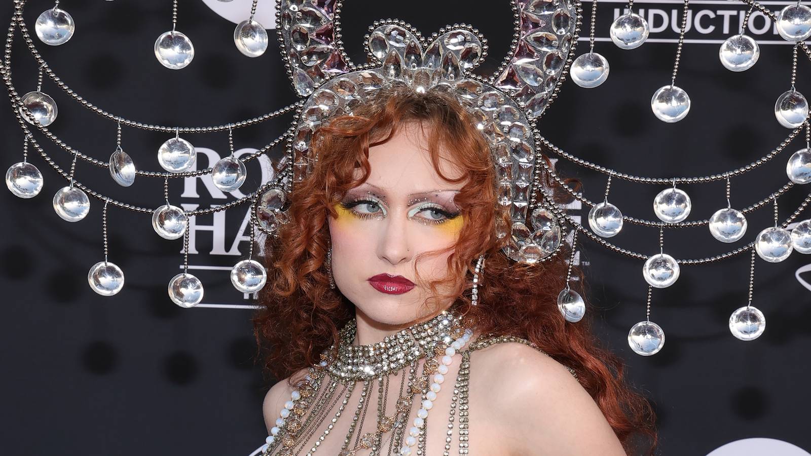 Sanatçı, ajansı terk etti; sessiz çığlıklar yükseliyor