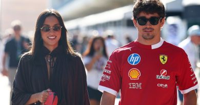 Gizlilik perdesi aralandı mı? Aşk, kırmızıyla taçlandı sanki