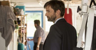 Kıyı kasabası, karanlık sırlar, derin sular, acı gerçekler