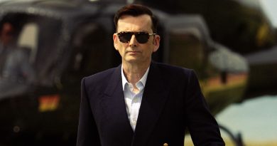 Tennant'ın karizmasıyla dönemin rekabeti ekrana geliyor