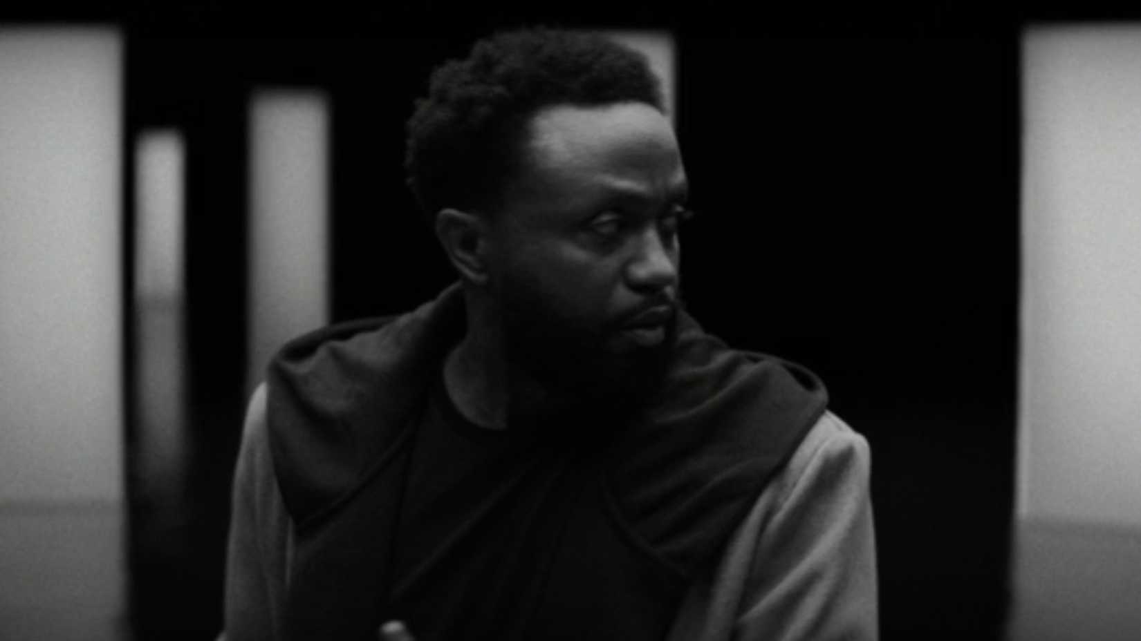 Karanlık güçler, gizemli kahraman, yeni bir evren başlıyor