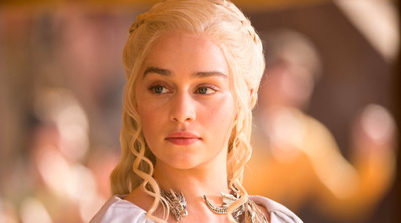 Genç şövalye, geçmişin izlerini taşır, kaderle dans eder