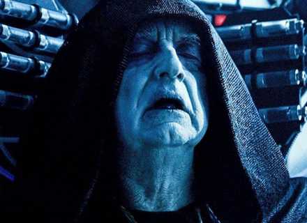 Yarış pistine geri döndü, toz duman!