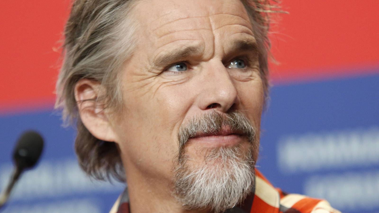 Hawke'in performansı, Linklater'ın dokunuşu, Netflix'te yeni bir soluk