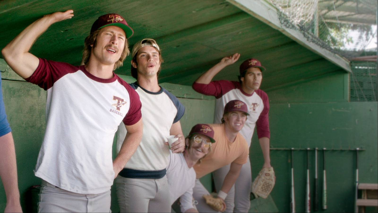 Gençlik enerjisi, dostluk ve beyzbolun sıcaklığı bir arada