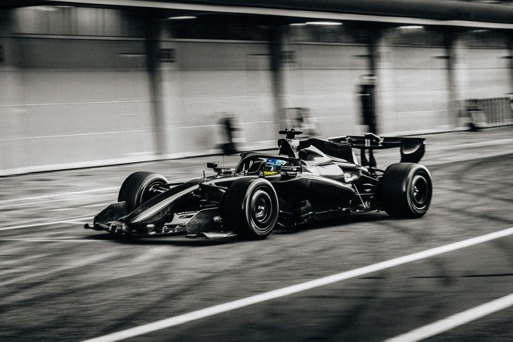 Testler başladı, Aston Martin yavaş ama emin adımlarla ilerliyor