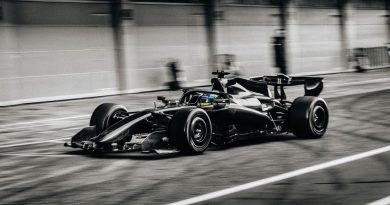 Testler başladı, Aston Martin'de aksaklıklar göze çarpıyor