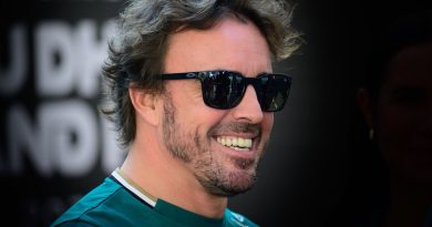 Tenis kortunda Alonso'ya gönderme, genç yıldızdan neşe!