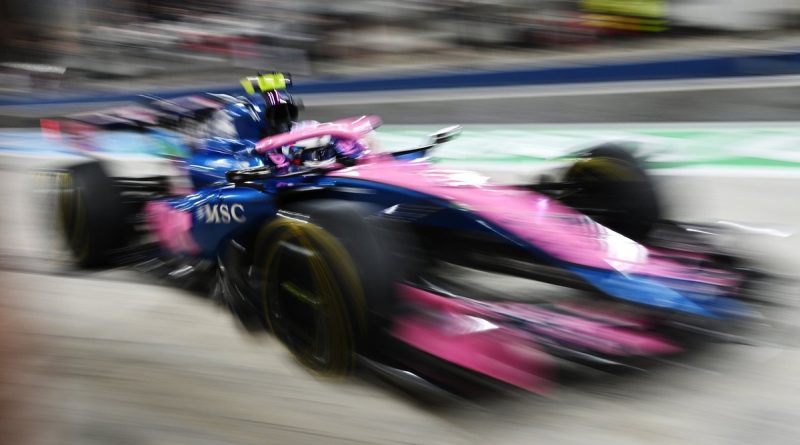 Motor gerginliği: Alpine, Mercedes'e tam destek veriyor