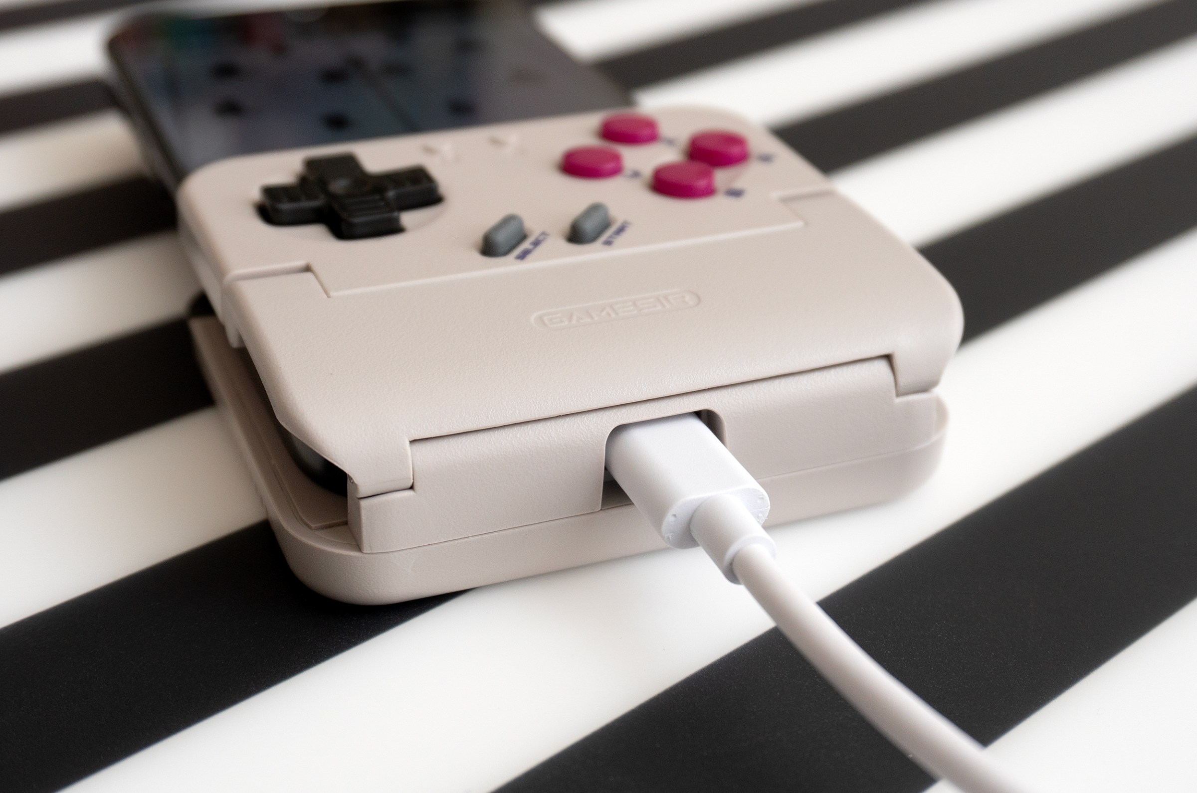 Küçük taco, telefonunu nostaljik oyunlara dönüştürüyor