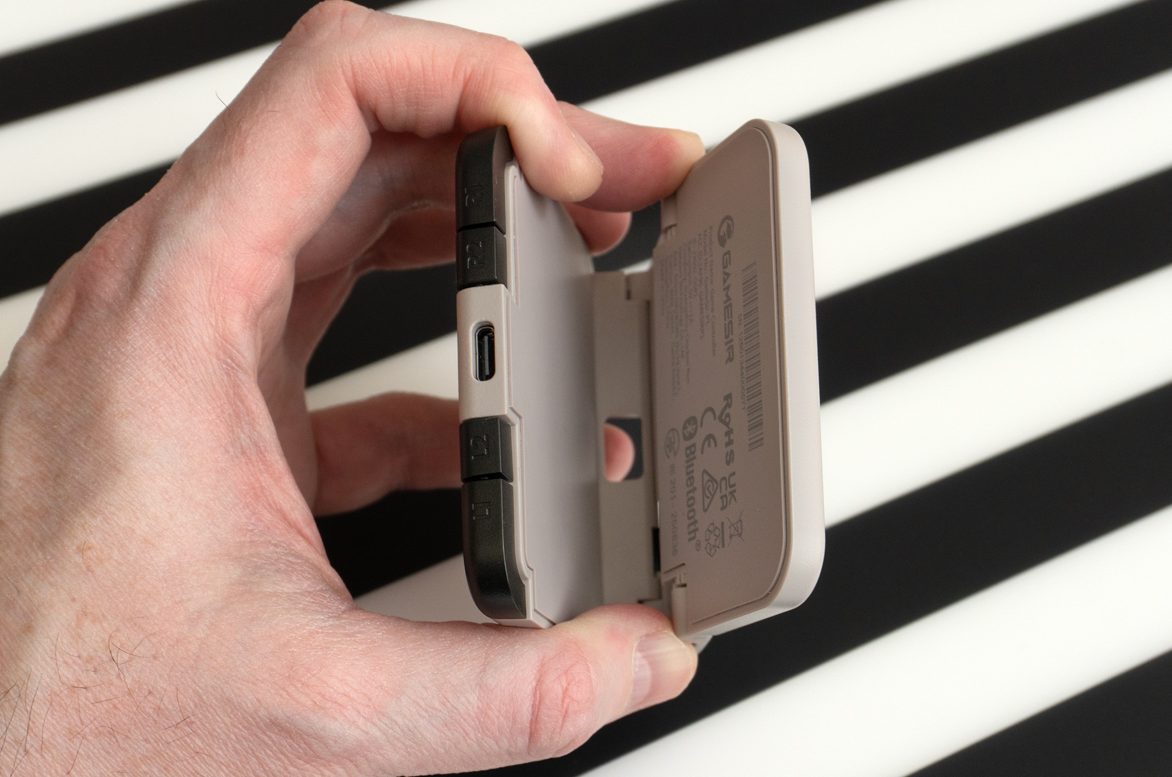 Küçük taco, telefonunu nostaljik oyunlara dönüştürüyor