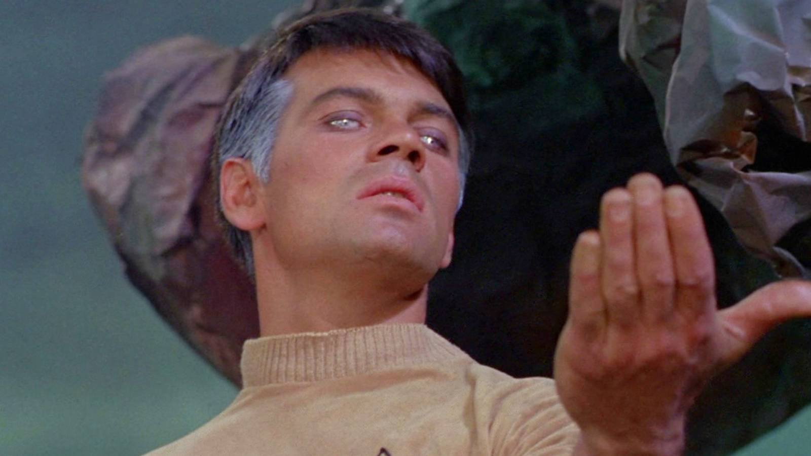 Kaderin fısıltısı, akademinin duvarlarında yankılanıyor